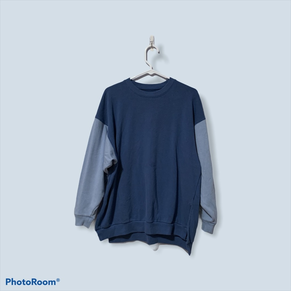 American Eagle color block crewneck